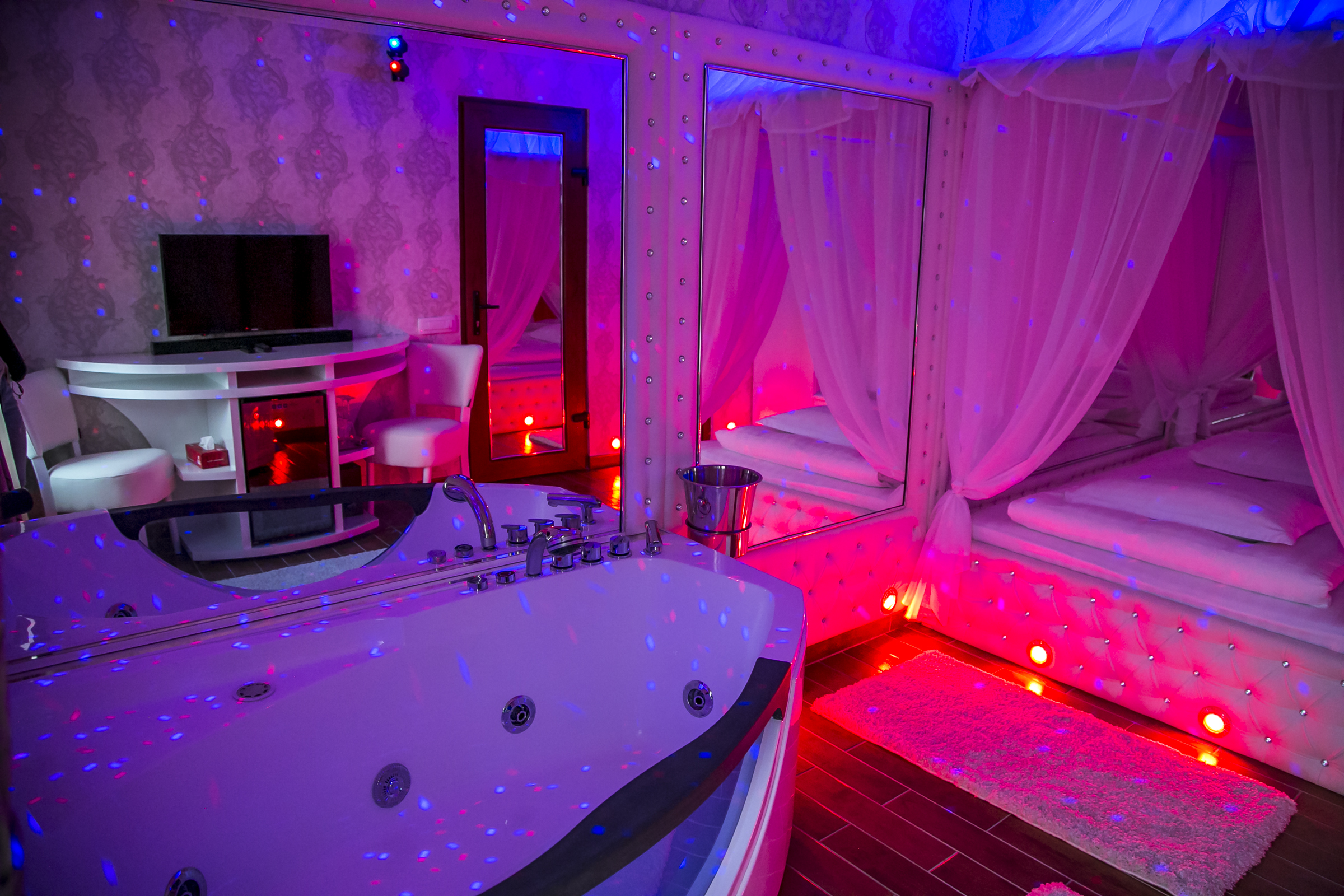 Hotel Boutique Mikaela brasov cam1 main